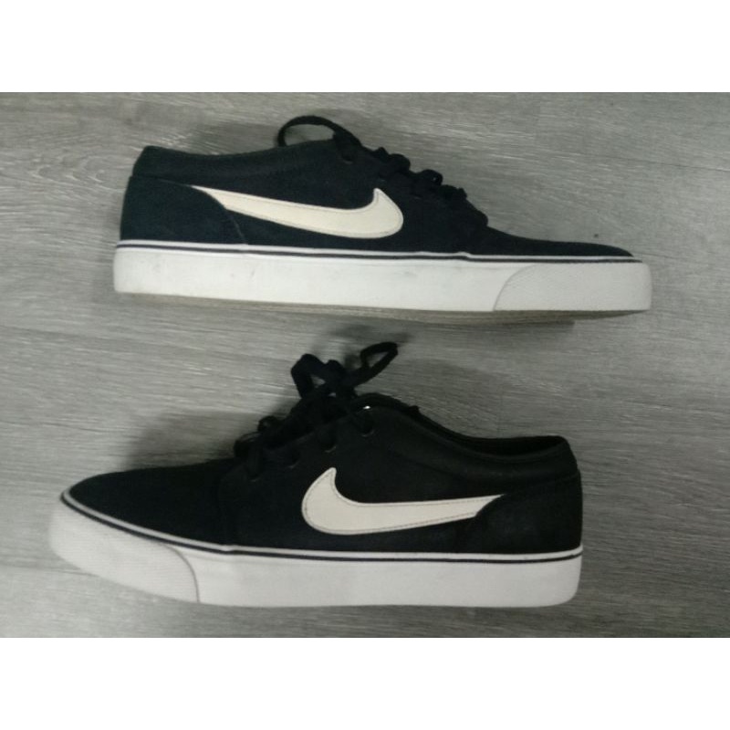 Nike toki low black cheap and white