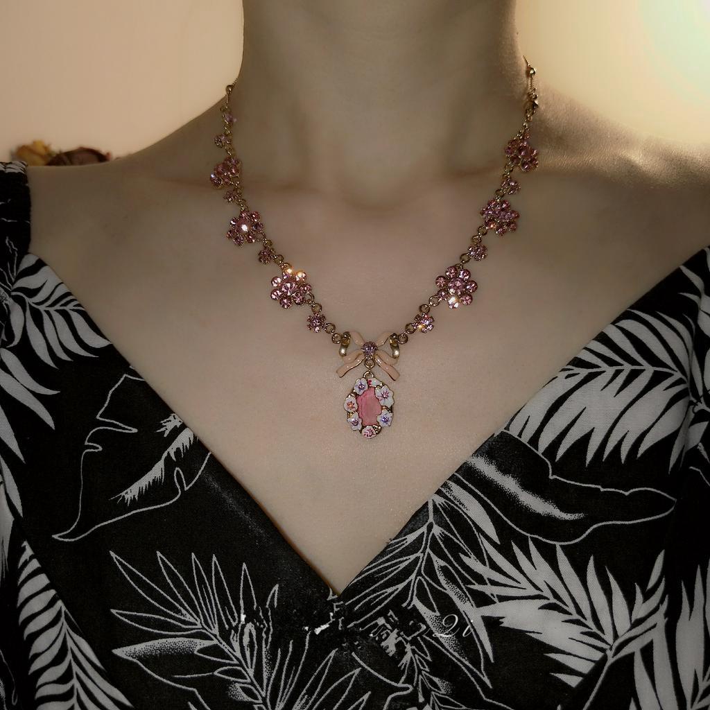 Really rococo store pink necklace