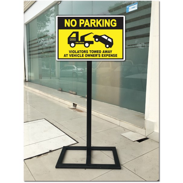 NO PARKING VIOLATORS TOWED AWAY AT VEHICLE OWNER'S EXPENSE SIGN BOARD ...