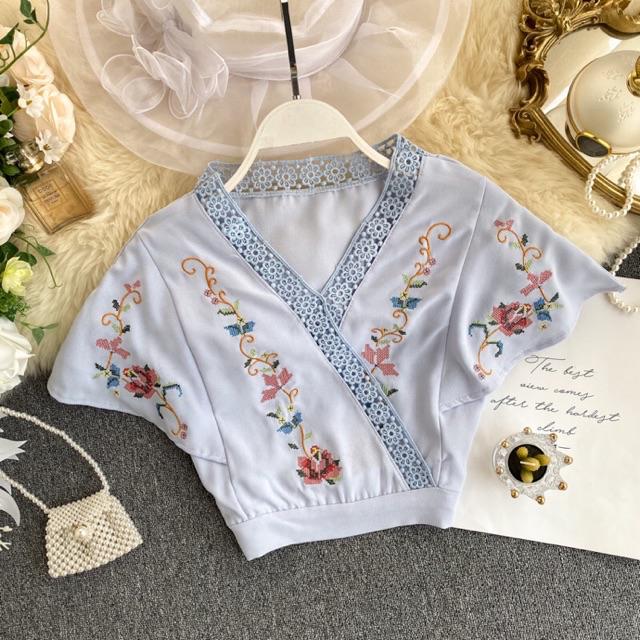 {Preorder} Floral embroidery V collar stitching lace crop top 💕 ...