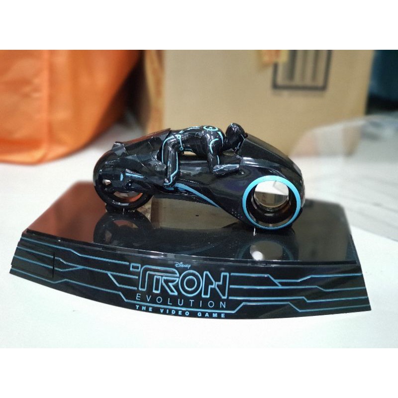 Tron: Evolution Collector's Edition Comes With Light Cycle