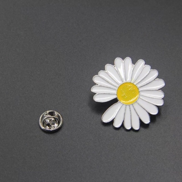 KPOP G-Dragon Daisy Flower PMO Metal Brooches Pins Bag Badges