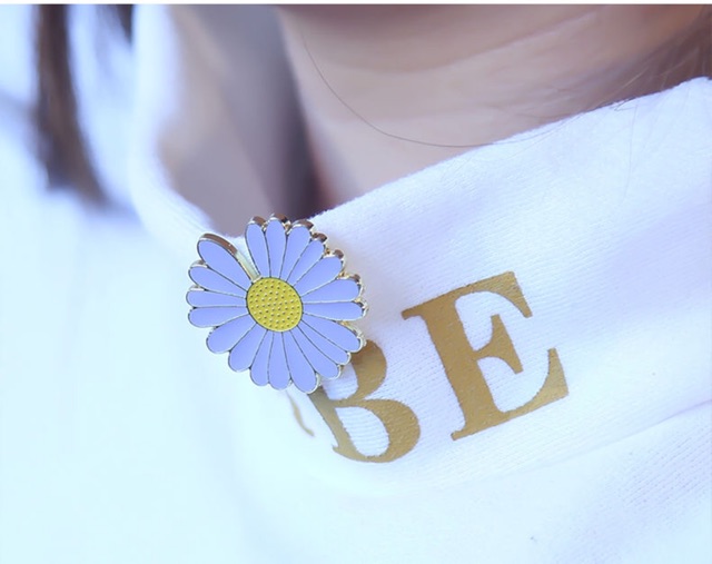 KPOP G-Dragon Daisy Flower PMO Metal Brooches Pins Bag Badges