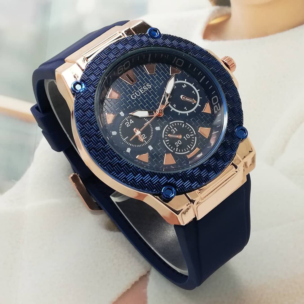 Guess strap outlet