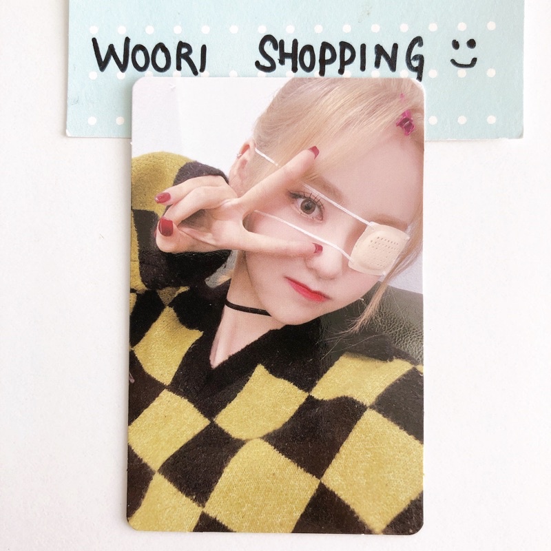 LOONA 2022 Concert [ LOONAVERSE : FROM ] Official Trading Card