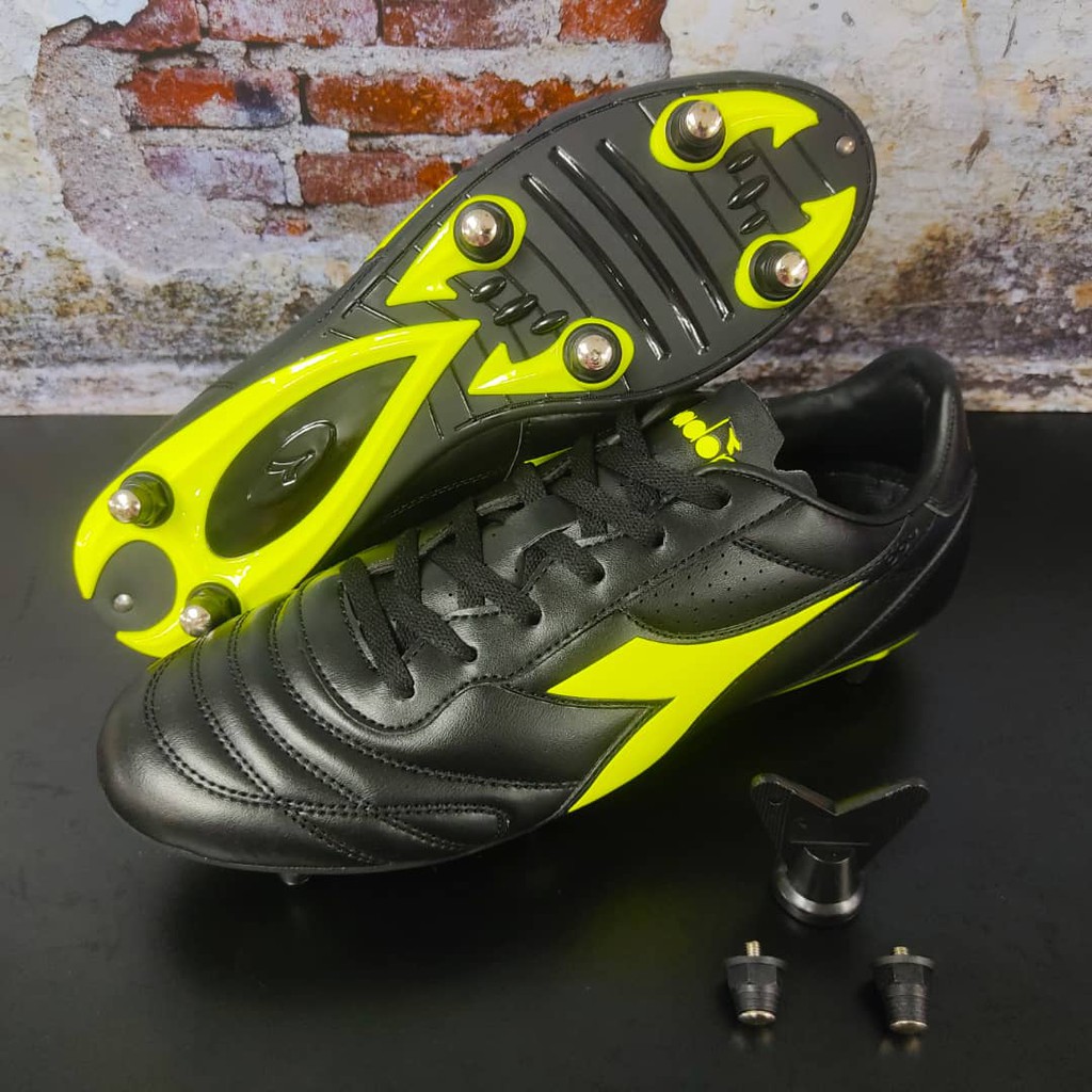 6 studs sales soccer boots