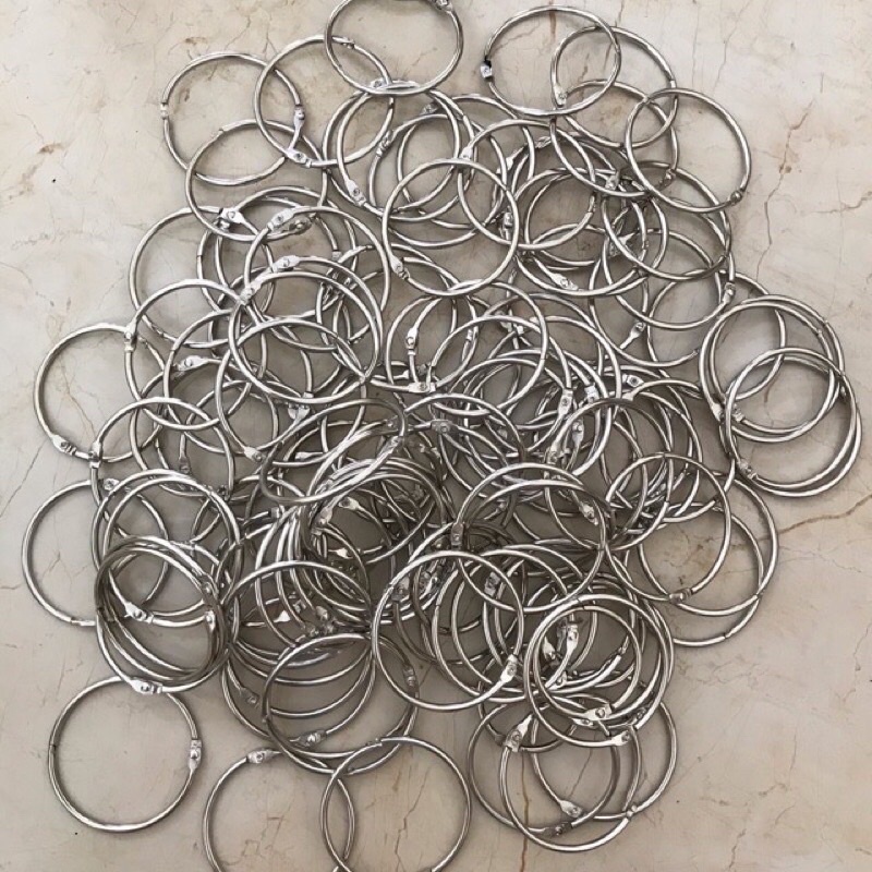Round rings to make cheap flash card albums (HANG) to make cloth books ...