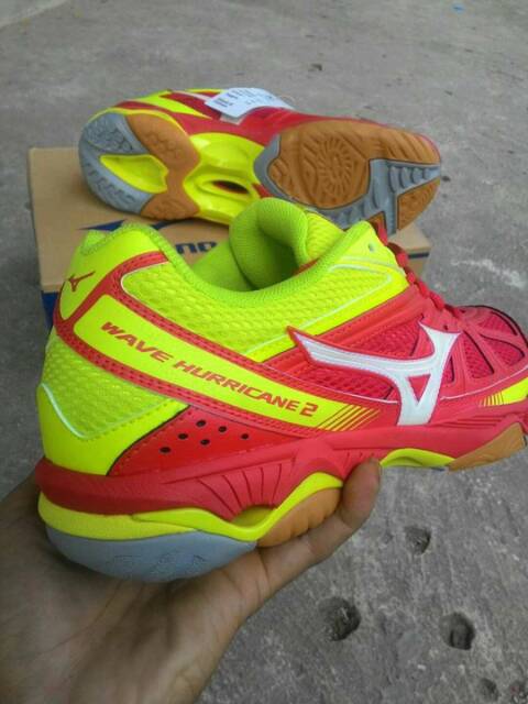 Mizuno wave hurricane 2 red deals