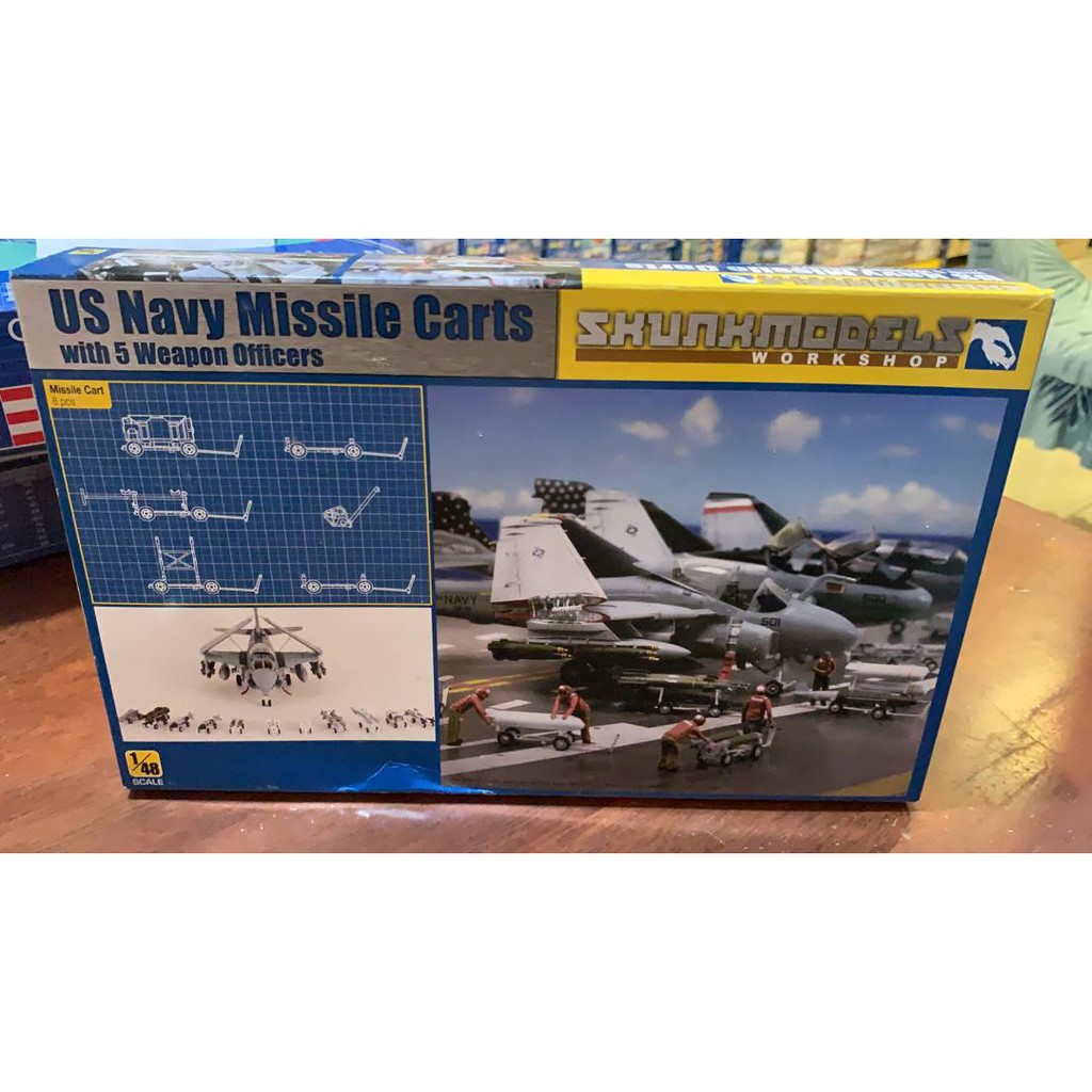 SKUNKMODELS 48023 US Navy Missiles Carts with 5 Weapon Officers 1/48 ...