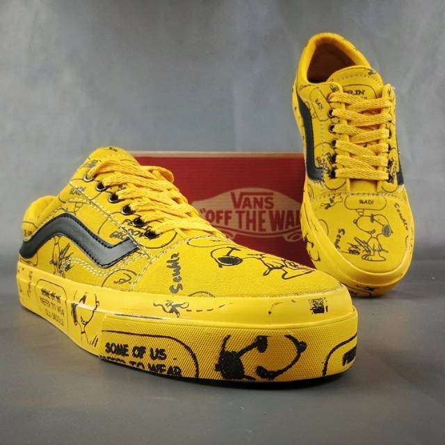 Vans old skool snoopy on sale yellow