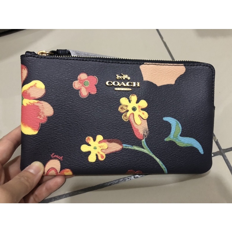 Coach Outlet Large Corner Zip Wristlet With Dreamy Land Floral Print