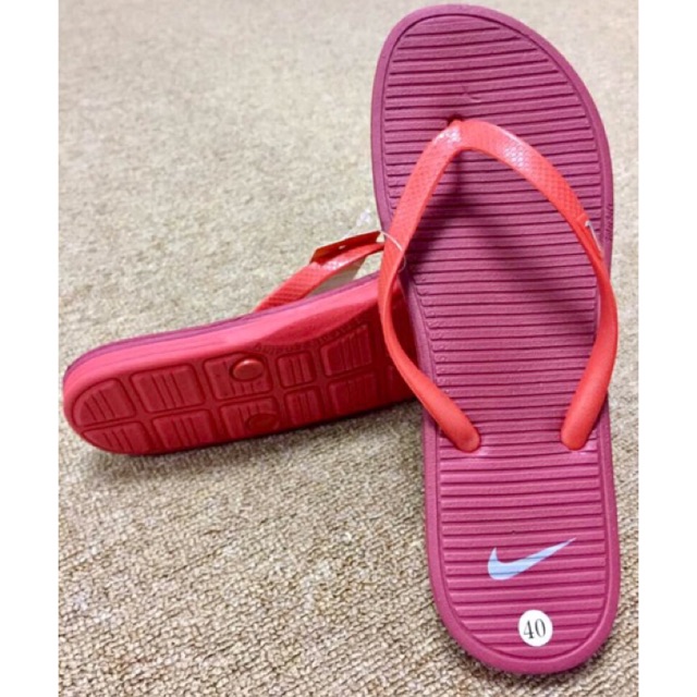 Nike on sale squeeze slippers