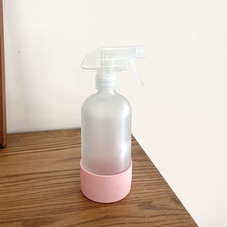 GLASS SPRAY BOTTLE 16 Oz Clear Bottle With Protective Silicone