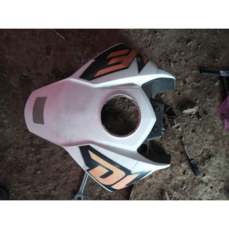 Ktm duke 200 tank hot sale cover