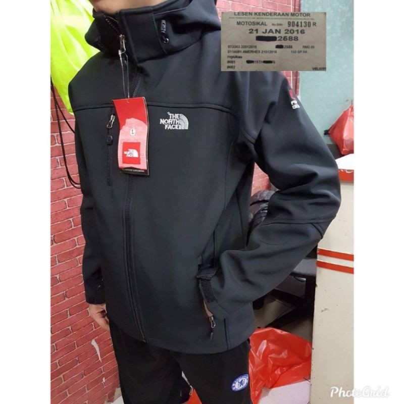 THE NORTH FACE Flight Series XL Mens Gore-Tex, Men's Fashion, Coats,  Jackets and Outerwear on Carousell