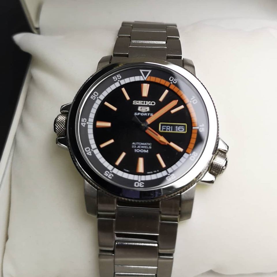 Seiko rotating clearance bezel