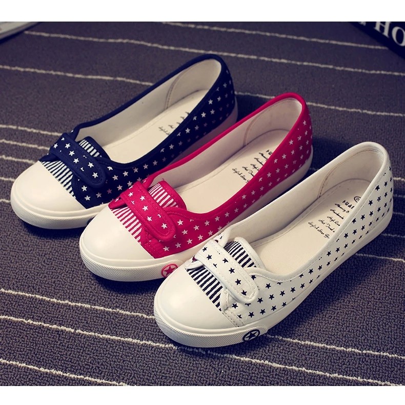 Cream And Teal Polka Dot Women's Slip On Sneakers