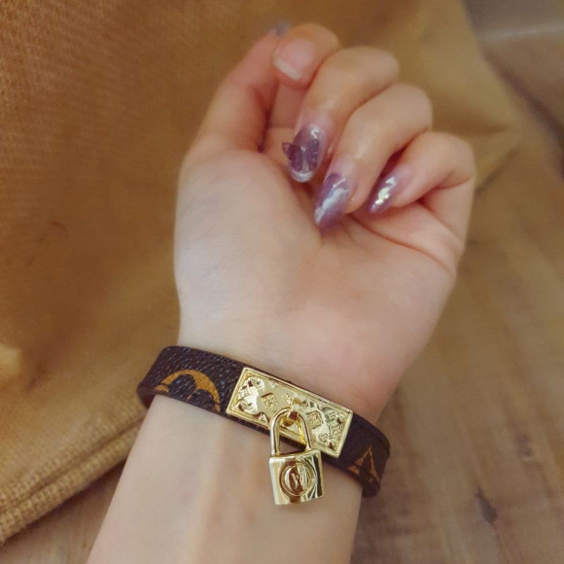 Louis vuitton deals monogram leather bracelet