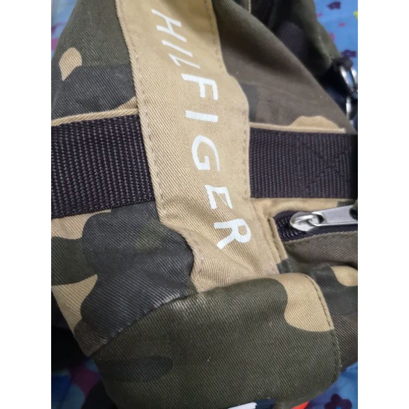 TOMMY HILFIGER MINI DUFFLE SLING CAMO XS Shopee Malaysia