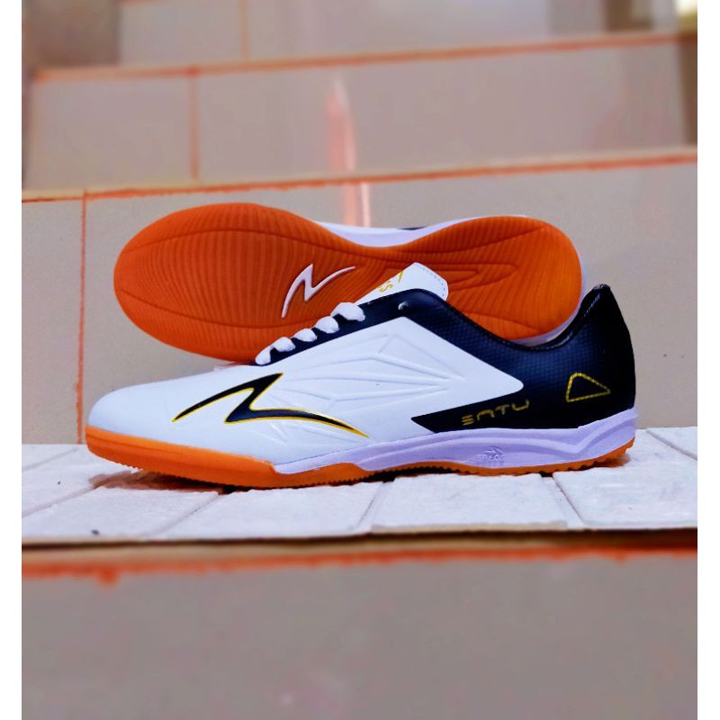 specs futsal shoes