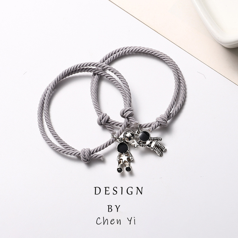 2pcs / Set Magnet Attracts Astronaut Charm Couple Bracelet Best