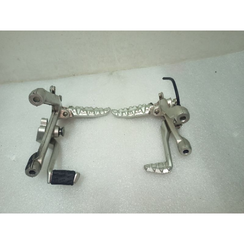 CNC Adjustable Rearsets Foot Pegs Rear Set For Ducati 899 1199 1299