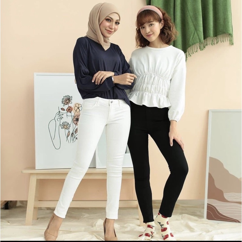 White pants 2024 outfit hijab