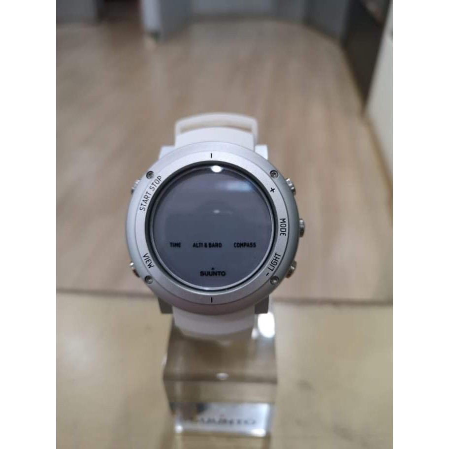 Suunto core store weight