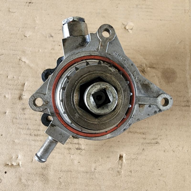 14650-eb70a Brake Vacuum Pump With Duplex Sprocket Nissan Yd25
