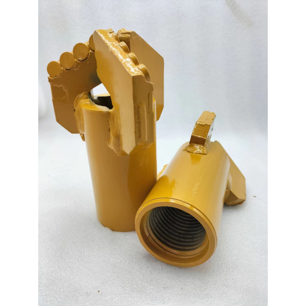 PDC three-wing scraper bit is used for rock drilling to drill water ...