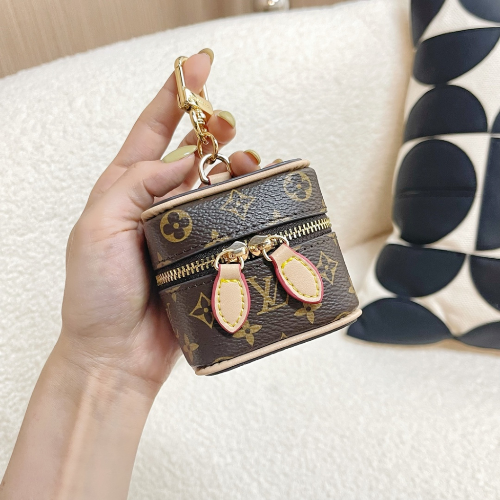Louis vuitton small wallet keychain hotsell