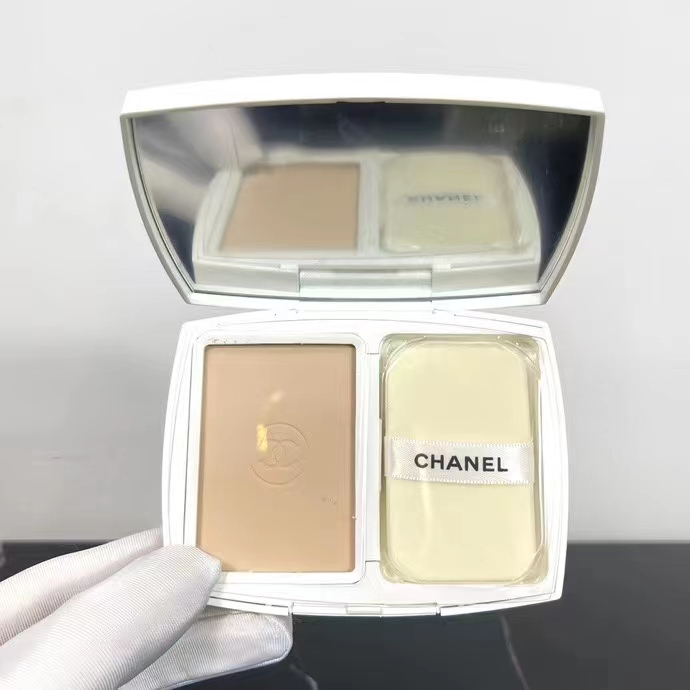 Chanel Brightening Pearl Whitening Makeup Setting Pressed powder