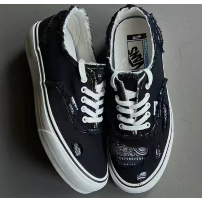 Invincible x Vans Authentic nonslip wearresistant lowtop cashew