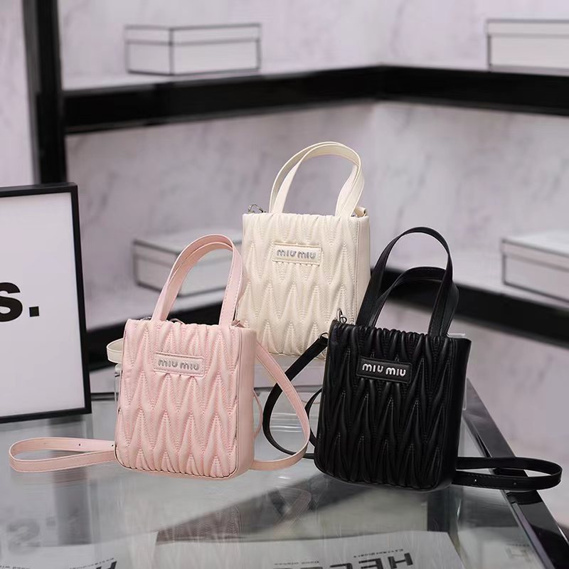 Hot Sale 】miumiu Popular and Popular Fashion Versatile Crossbody Bag