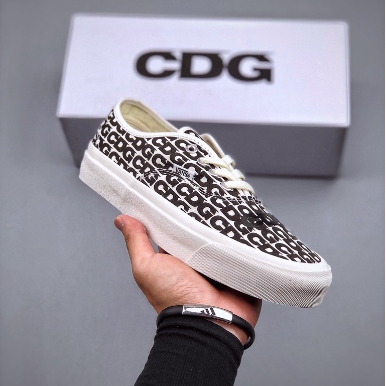 Cdg x hotsell vans authentic sneakers