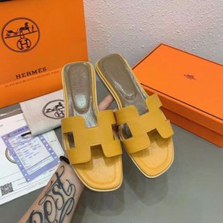 Hermes on sale beach slippers