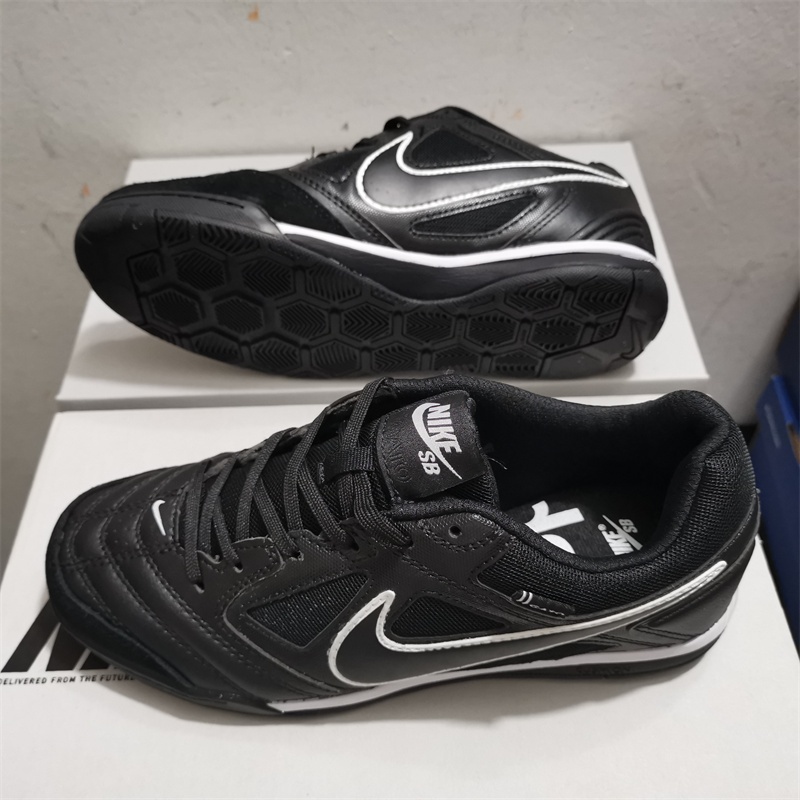 Futsal soccer shoes Supreme Nike SB Gato limited edition futsal shoes men s leather flat bottomed indoor. UU MCBI