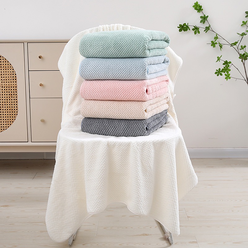 Home Bath Towel Coral Fleece Bath Towel Absorb Water Pineapple Grid Thickened Extra Large Couple 3799