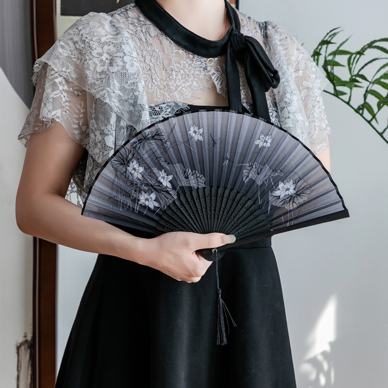 折扇竹质古风扇子 汉服中国风小扇子 一笑扇子学生礼物扇子 Folding fan bamboo ancient fan Hanfu ...