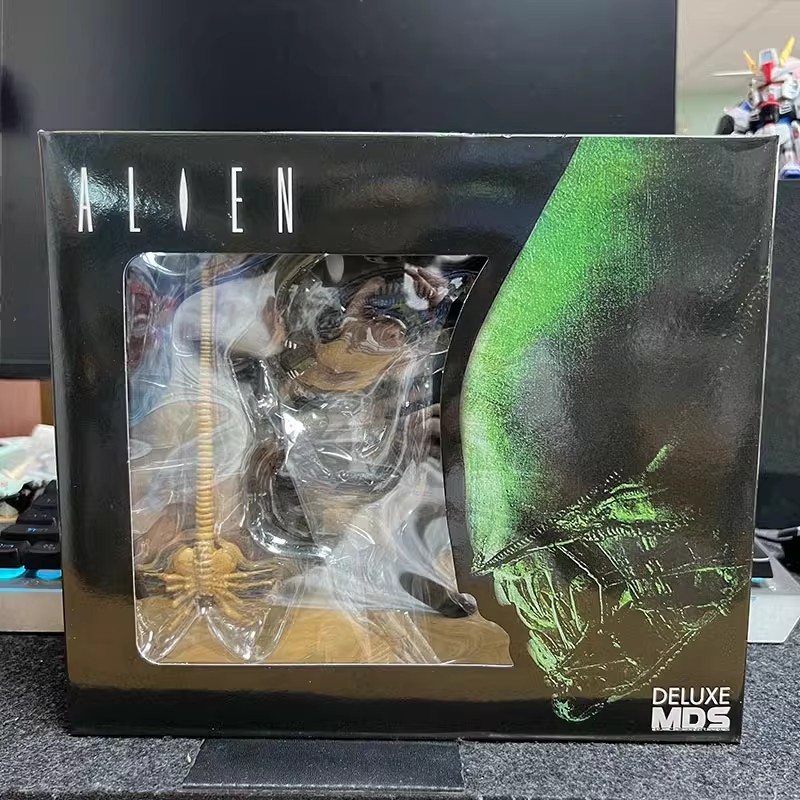 MEZCO TOYS Ant Designer Series Q version Alien Deluxe Edition 5-inch ...