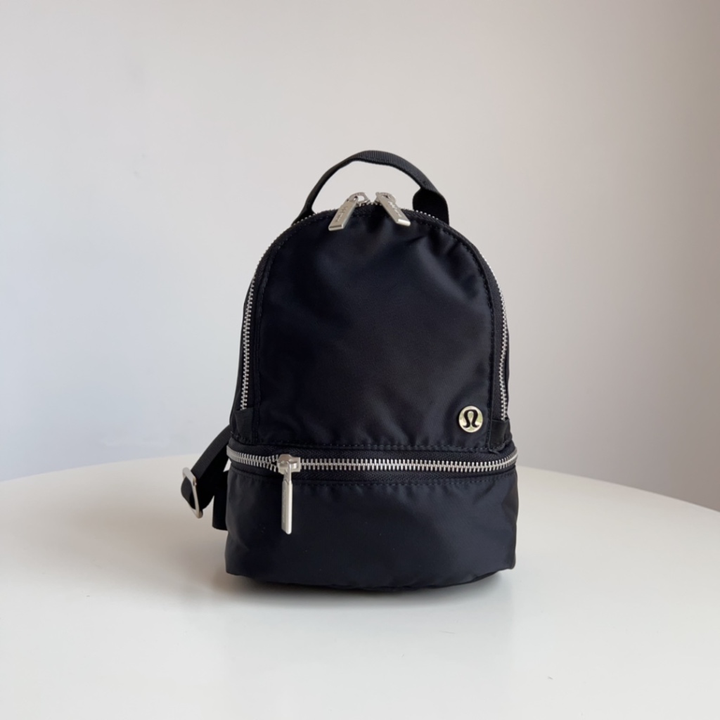 pastel blue lululemon bag Everywhere Crossbody Belt 1L Color:Silver Heather NIKE ALPHA ADAPT REV Style: 10005-00001 Interior pockets hold the