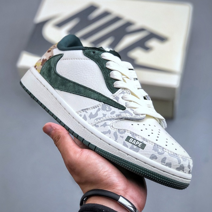 A BATHING APE トラビス・スコット A BATHING APE - BAPE BAPESTA V1 Travis Scott Jordan 1 の通販