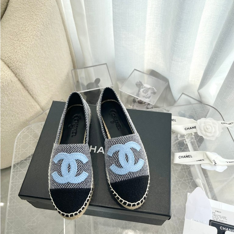 The new fisherman's shoes with rope soles match the classic style in a ...