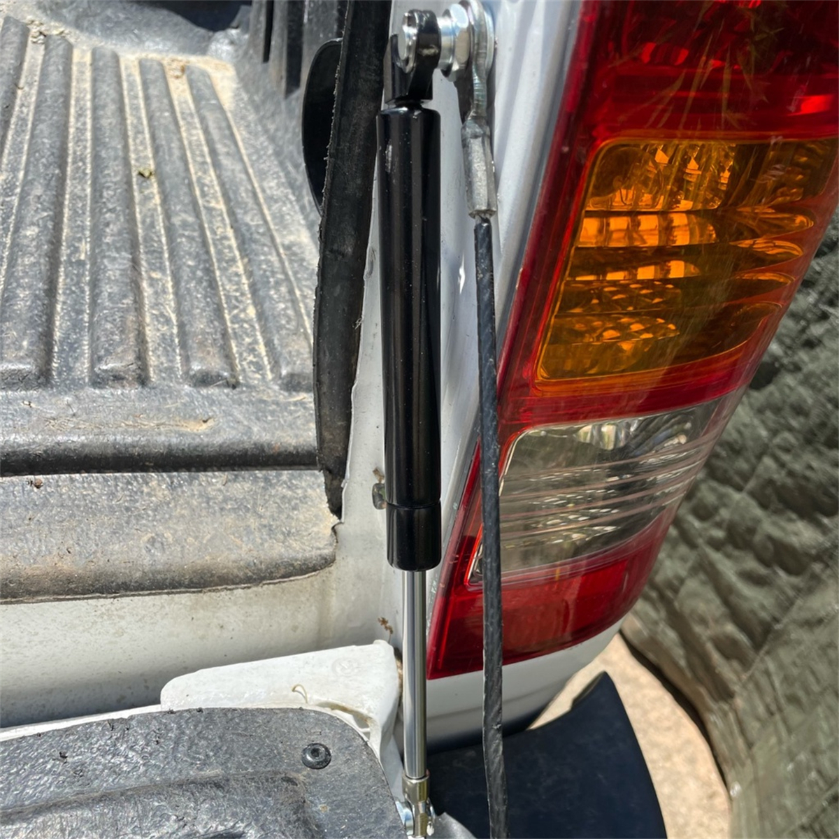 thumbnail image 2 of Rear Tailgate Lift Support Struts For Toyota HiAce Van KDH200 TRH201 2 of 4