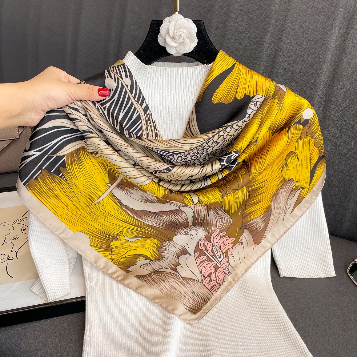 W21-110 SCARF