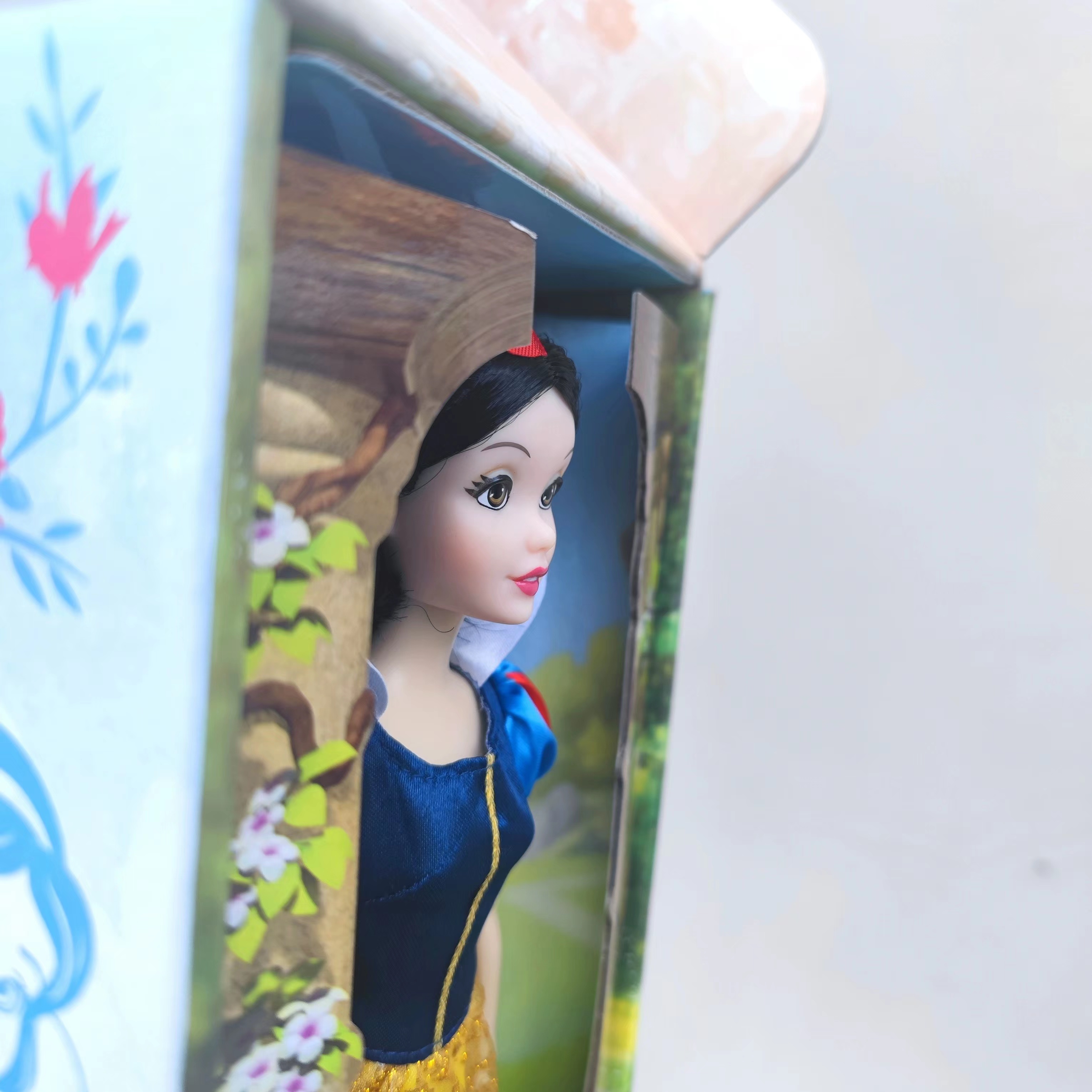Disney Princess Snow White Classic Doll 11½ Inches Snow White and