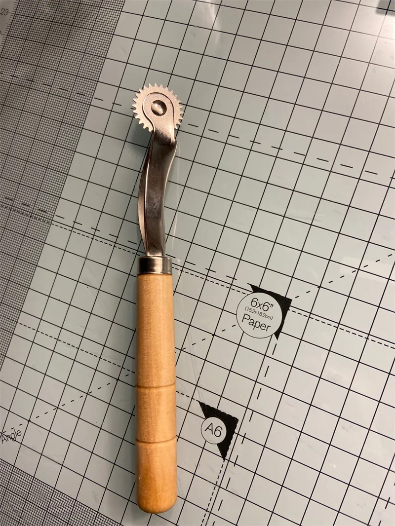 1PCS Sewing Tool Kit accessories Handle Practical Serrate Edge Pattern ...