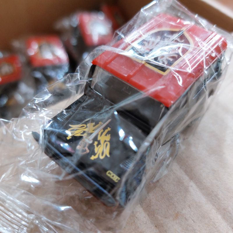 MATCHBOX Land Rover Series Red Land Rover Ninety - 1:64 Scale Diecast Metal Car
