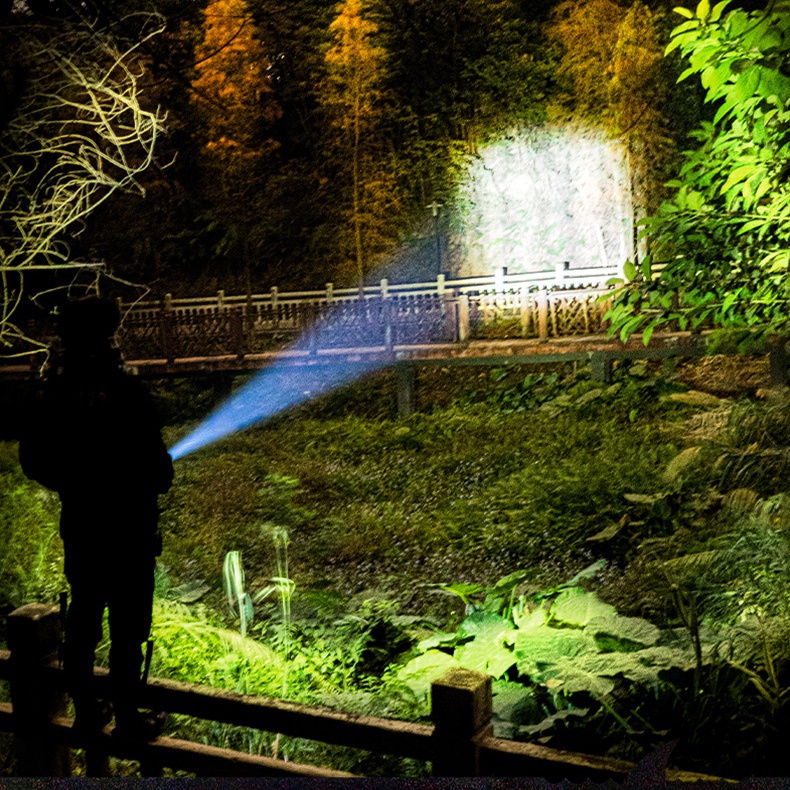 Outdoor Use High Light Flashlights XHP50 Zoomable Flashlights Lumens ...