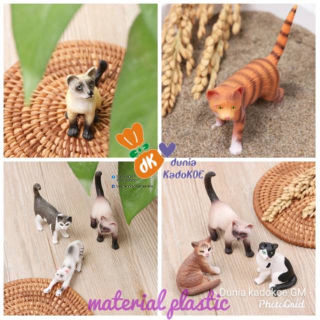 Displays, miniatures of various types of cats are cute and nice ...